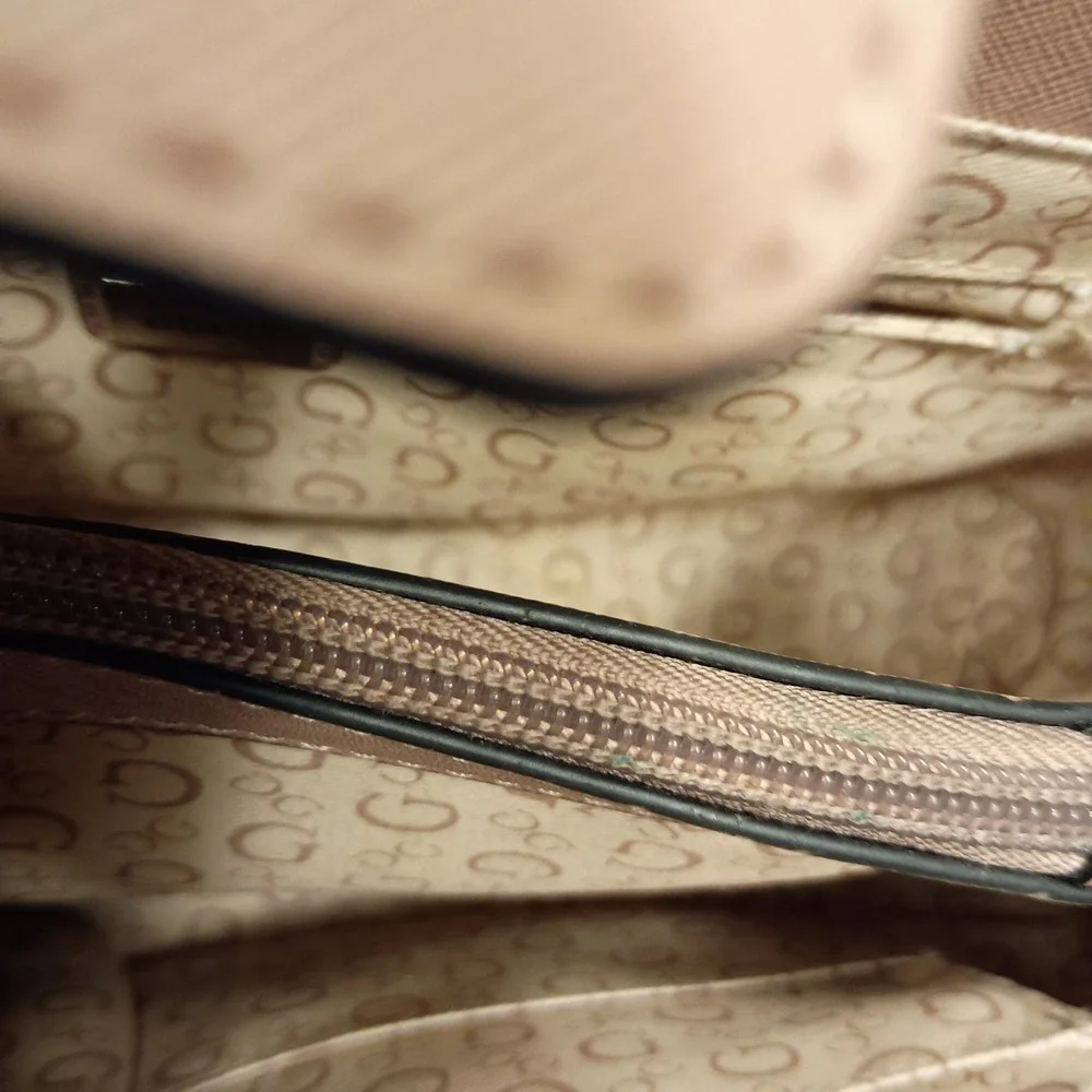 Guess Logo Print Satchel Handbag Beige Tan Convertible Strap‎ Top Handle Bag